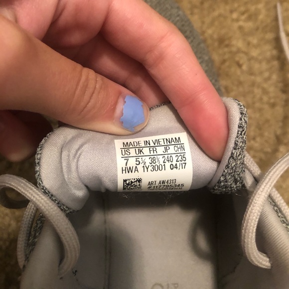 adidas shoes - Picture 4 of 4